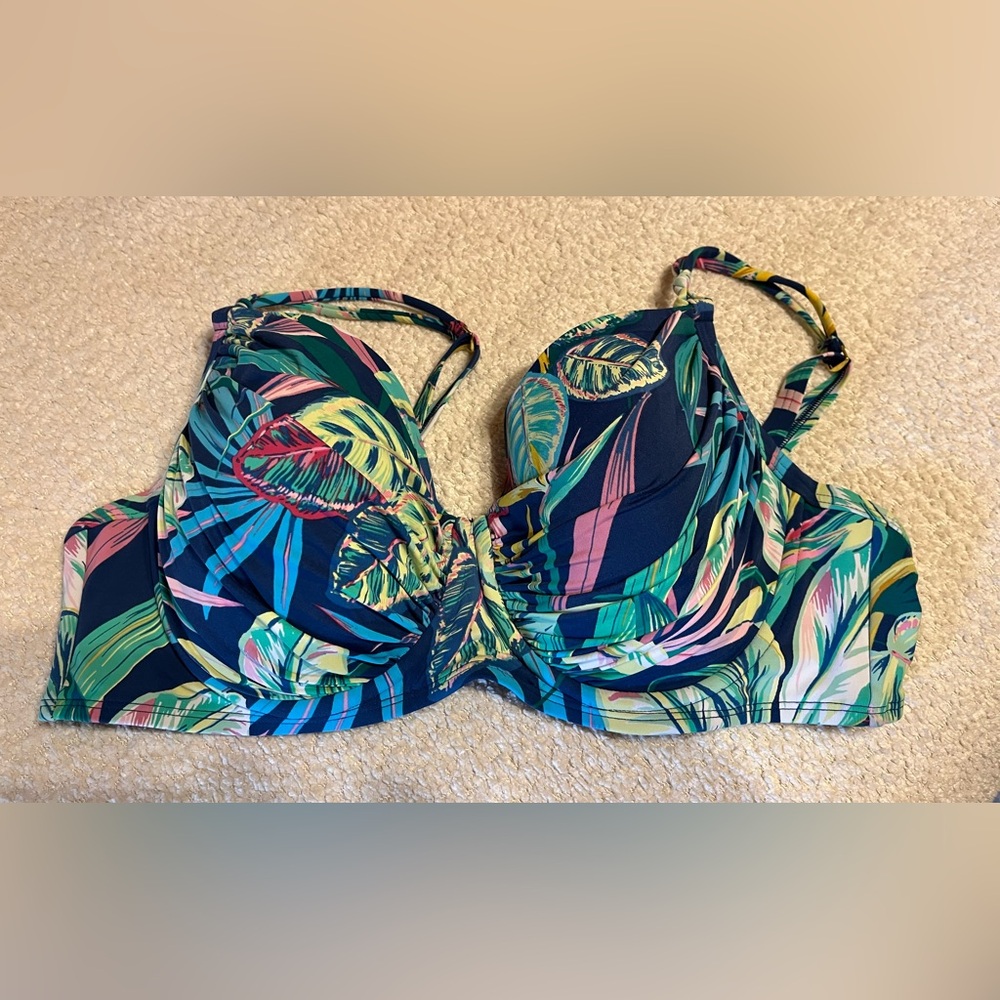 Beautiful bikini top for a D cup! Plenty of support -very flattering!!!